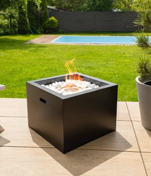 Biokominek-Novium-czarny-aranzacja-01