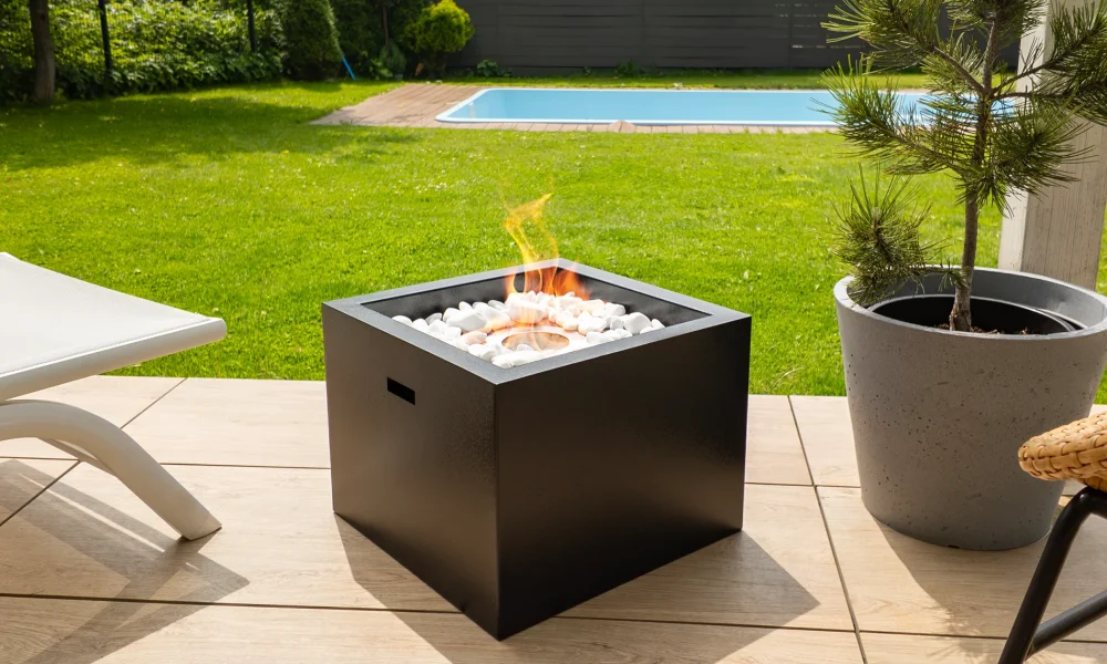 Biokominek-Novium-czarny-aranzacja-01