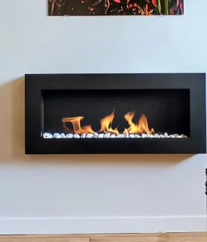 Biokominek-wiszacy-BOX-900x400-czarny-aranzacja-05